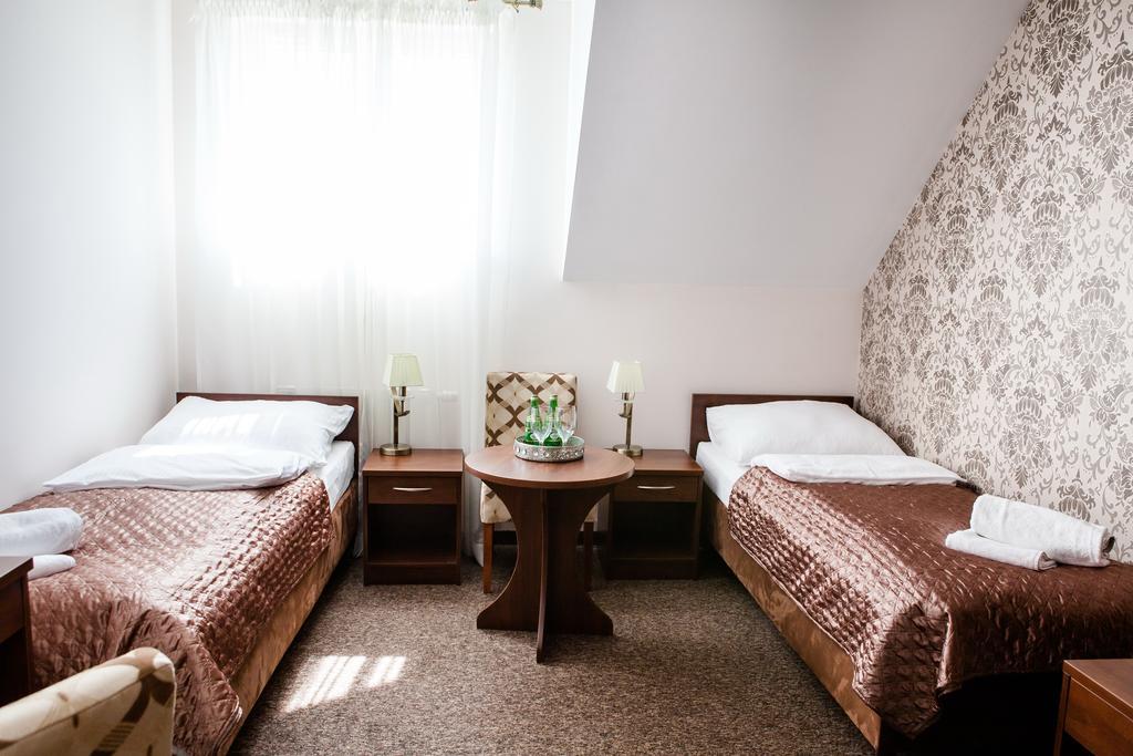 Zajazd Zloty Klucz Zemborzyce Tereszyńskie Esterno foto